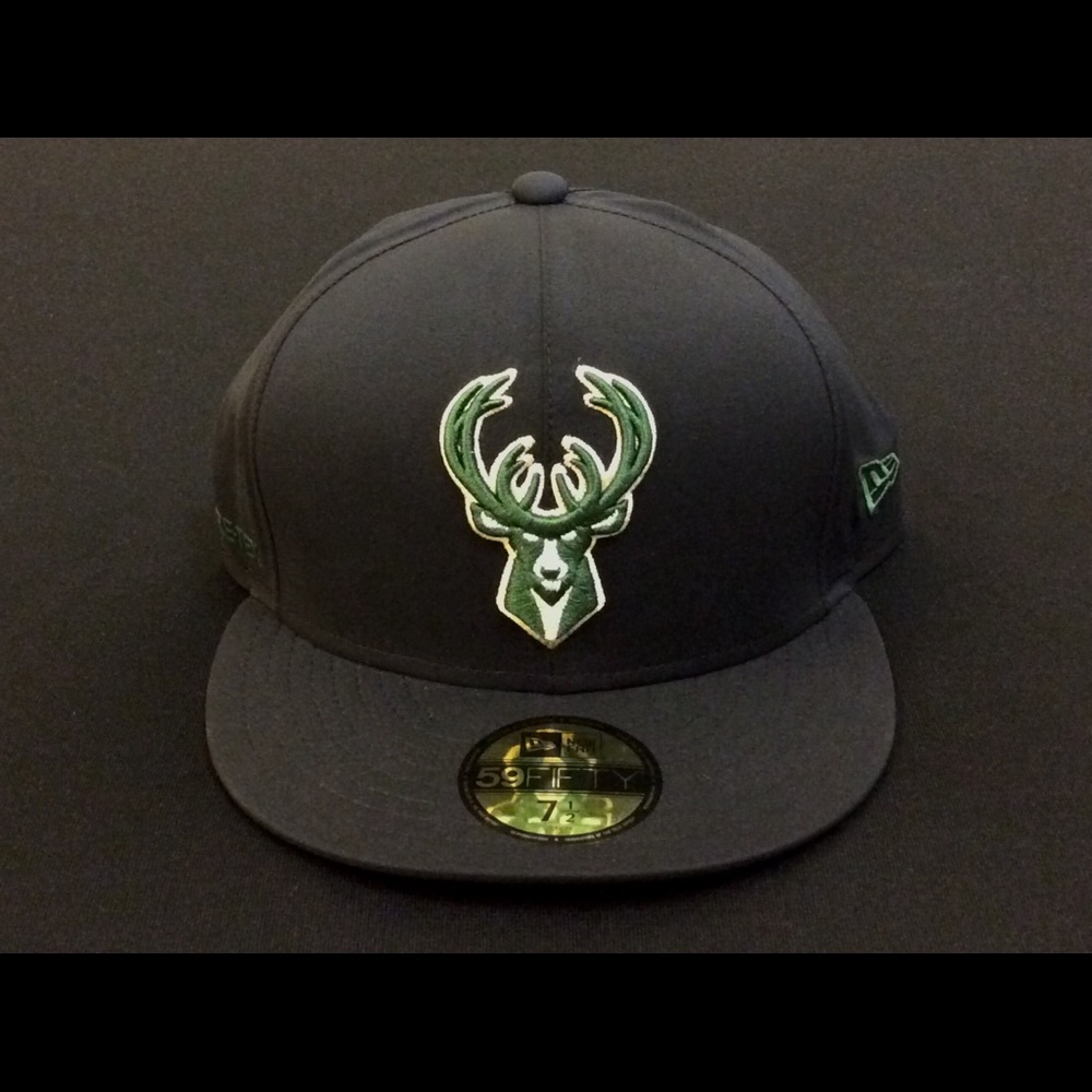 *NEW* $50 New Era Gore Tex Hat - Milwaukee Bucks